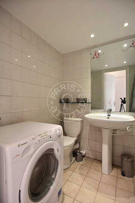 Salle de bain Studio meublé - 30m²  - Trocadéro - Paris