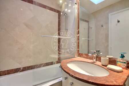 Casa de banho Quitinete mobilado - 32m²  - Champs-Elysées - Paris