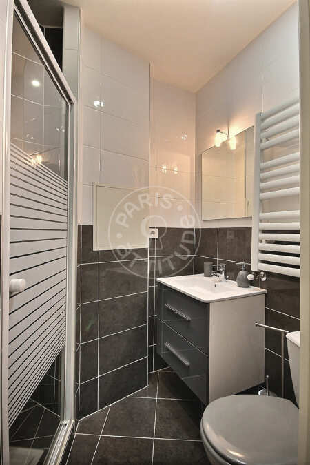 Salle de bain Appartement meublé - 26m²  - 1 chambre - Jasmin / Mozart - Paris
