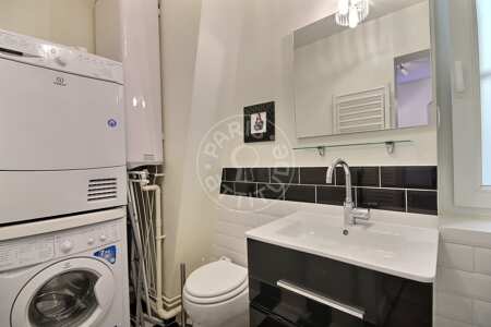 Salle de bain Studio meublé - 27m²  - Hôtel de Ville - Paris