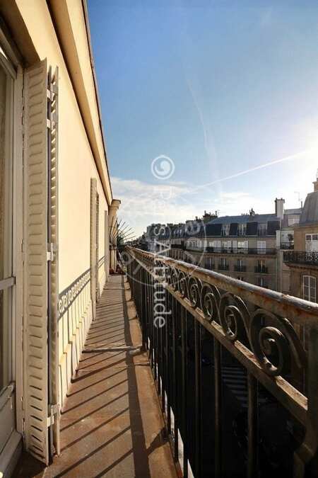 Balcon Appartement meublé - 80m²  - 2 chambres - Saint-Lazare - Paris