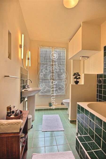 Salle de bain Appartement meublé - 45m²  - 1 chambre - Alma-Marceau - Paris