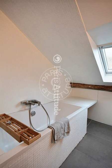 Bathroom Furnished duplex - 70m² - 2 bedrooms - Place Vendôme - Paris