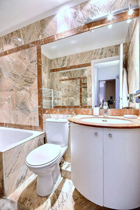 Casa de banho Quitinete mobilado - 38m²  - Champs-Elysées - Paris