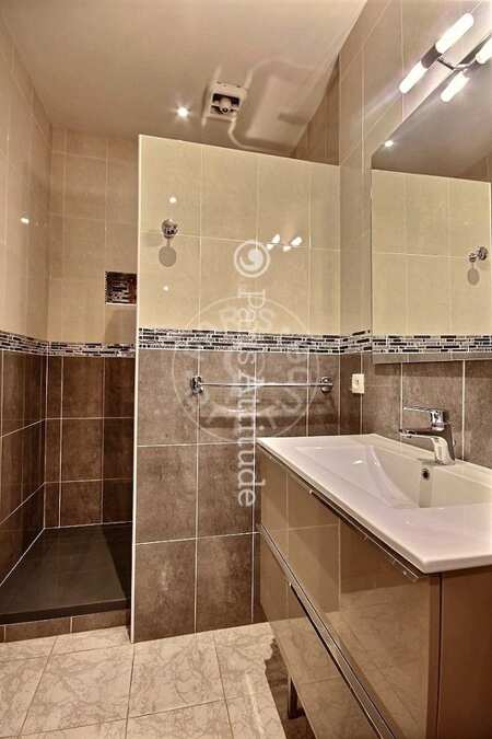 Salle de bain Appartement meublé - 41m² - 1 chambre - Notre-Dame de Lorette - Paris