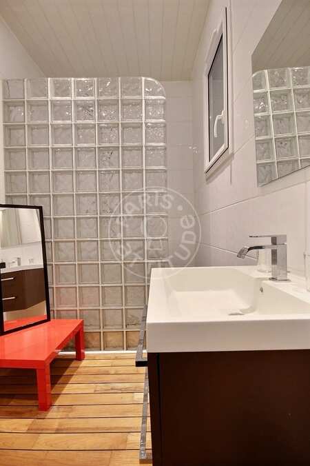 Bathroom Furnished apartment - 56m²  - 1 bedroom - Pereire - Paris