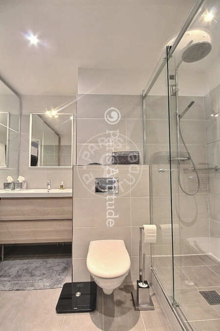 Salle de bain Studio meublé - 34m²  - Saint-Lazare - Paris