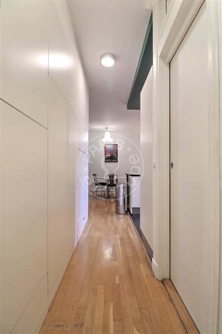 Entrée Appartement meublé - 65m²  - 2 chambres - Montmartre / Place des Abbesses - Paris