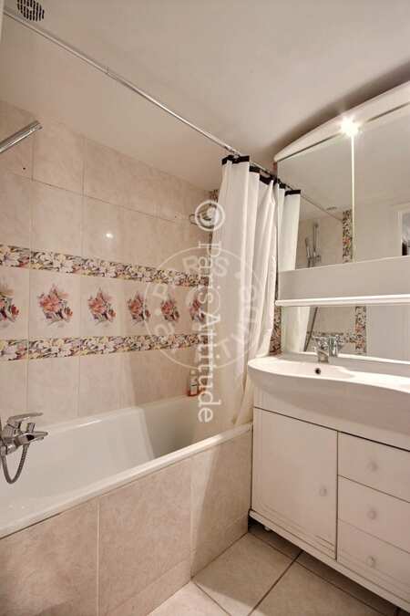 Salle de bain Appartement meublé - 56m²  - 2 chambres - Musée d'Orsay - Paris