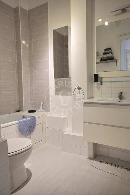Bathroom Furnished apartment - 40m²  - 1 bedroom - Gare de l'Est / Gare du Nord - Paris