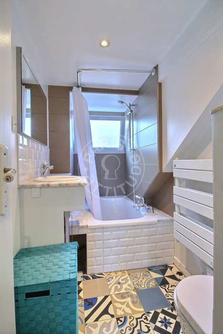 Bathroom Furnished apartment - 28m²  - 1 bedroom - Montorgueil - Paris