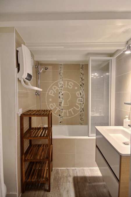 Bathroom Furnished studio - 29m²  - Châtelet - Paris