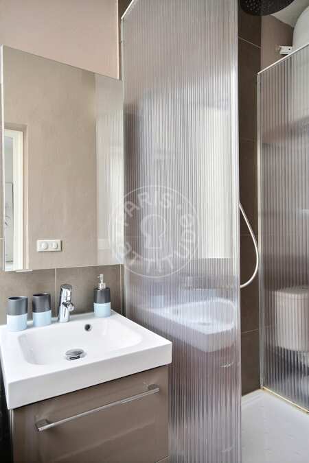 Salle de bain Studio meublé - 20m²  - Montorgueil - Paris