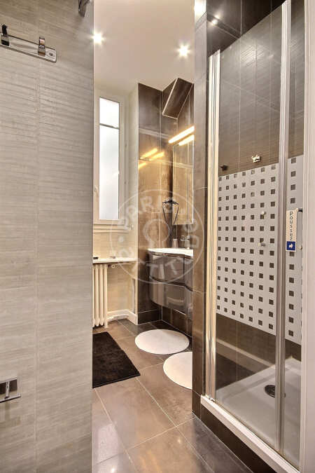 Salle de bain Appartement meublé - 49m²  - 1 chambre - Pyramides / Palais Royal - Paris