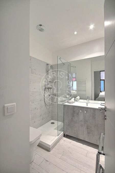 Salle de bain Appartement meublé - 37m²  - 1 chambre - Champs-Elysées - Paris