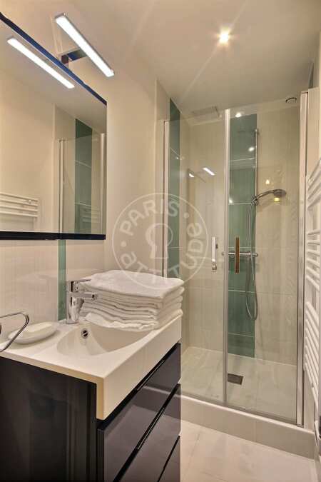 Salle de bain Appartement meublé - 46m²  - 1 chambre - Commerce - Paris