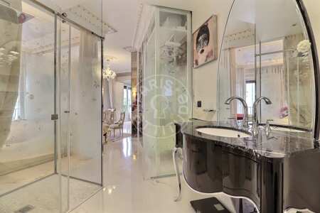 Casa de banho Quitinete mobilado - 33m²  - Champs-Elysées - Paris