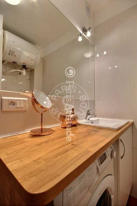 Salle de bain Studio meublé - 29m²  - Temple - Paris