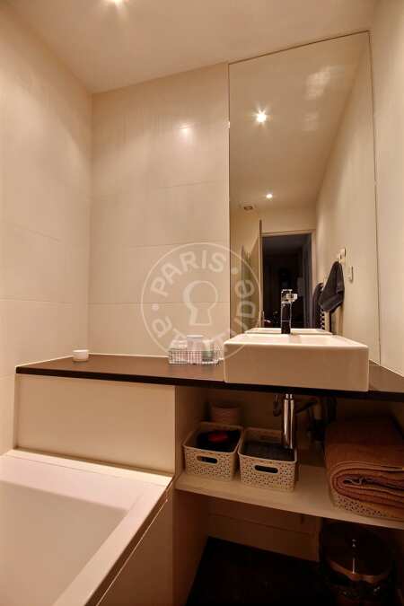 Salle de bain Appartement meublé - 60m²  - 2 chambres - Arc de Triomphe - Paris