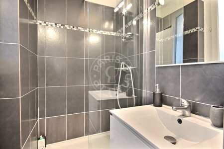 Salle de bain Appartement meublé - 40m²  - 1 chambre - Gare de l'Est / Gare du Nord - Paris