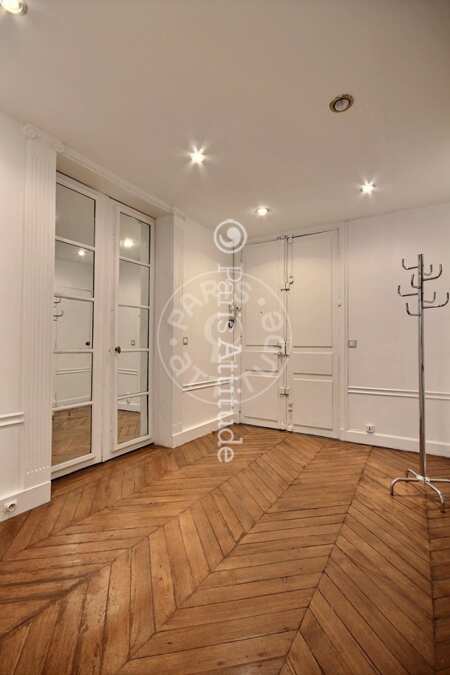 Entrance Furnished apartment - 155m²  - 3 bedrooms - Grands Boulevards / Bonne Nouvelle - Paris