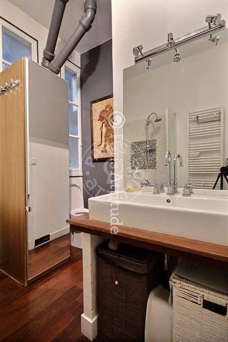 Bathroom Furnished apartment - 110m²  - 3 bedrooms - Batignolles - Paris