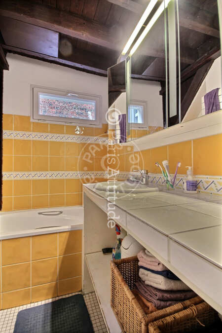 Salle de bain Appartement meublé - 63m² - 2 chambres - Place des Fêtes - Paris