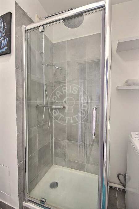 Salle de bain Studio meublé - 30m²  - Neuilly-sur-Seine