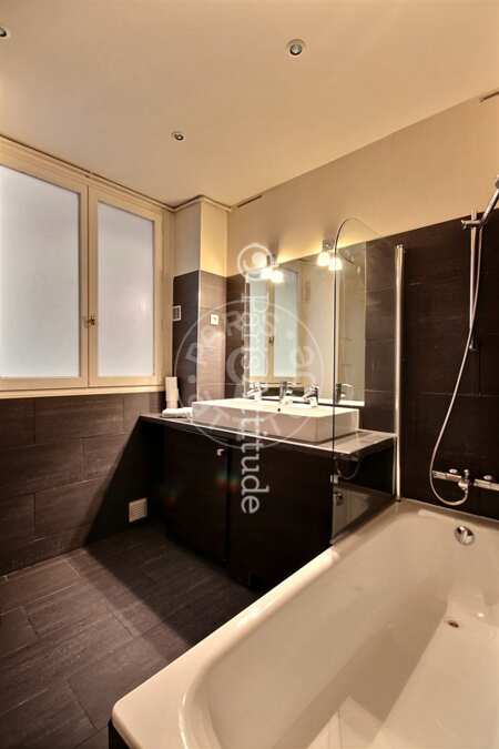 Bathroom Furnished apartment - 70m² - 2 bedrooms - Bourse - Paris