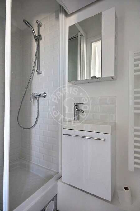 Salle de bain Studio meublé - 18m²  - Trocadéro - Paris