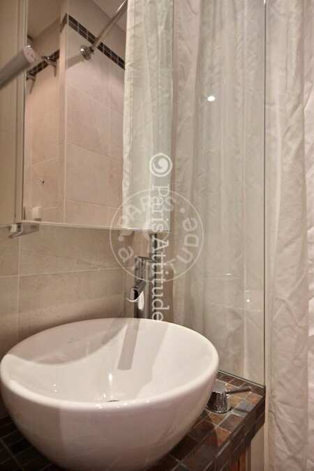 Bathroom Furnished apartment - 34m² - 1 bedroom - Place Monge - Paris