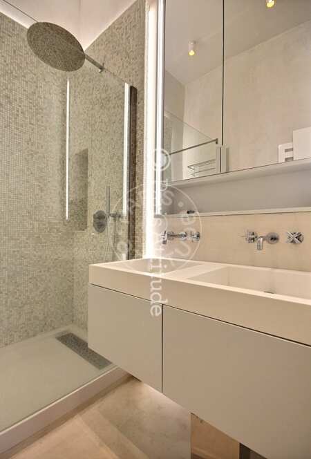 Casa de banho Apartamento mobilado - 165m²  - 3 quartos - Parc Monceau - Paris