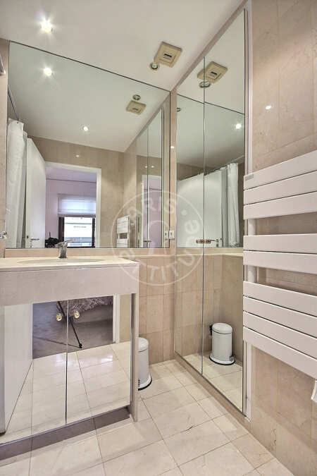Bathroom Furnished apartment - 47m²  - 1 bedroom - Porte Dauphine - Paris
