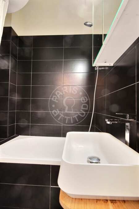 Baño Estudio amueblado - 19m²  - Temple - París