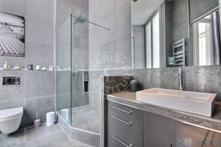 Salle de bain Appartement meublé - 101m²  - 2 chambres - Saint-Lazare - Paris