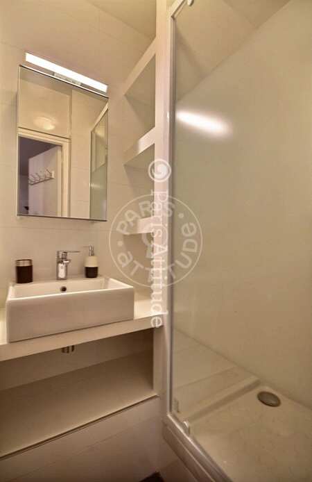 Salle de bain Appartement meublé - 24m²  - 1 chambre - Ledru-Rollin - Paris