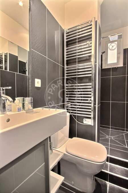 Salle de bain Appartement meublé - 34m²  - 1 chambre - Jules Joffrin - Mairie du 18ème - Paris