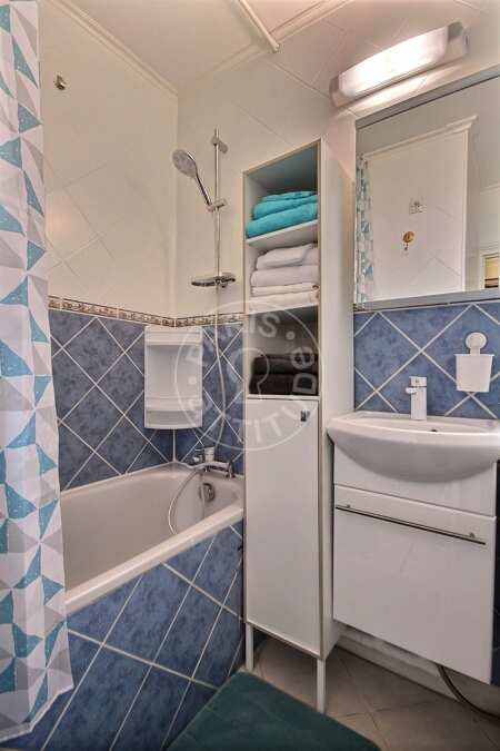 Salle de bain Appartement meublé - 64m²  - 3 chambres - Buttes-Chaumont - Paris