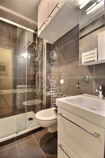 Salle de bain Appartement meublé - 47m²  - 1 chambre - Pyramides / Palais Royal - Paris