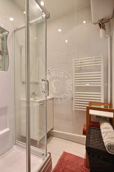Salle de bain Appartement meublé - 29m²  - 1 chambre - Ecole Militaire / Unesco / Duroc - Paris