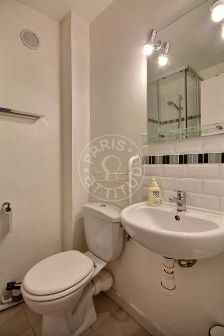 Salle de bain Appartement meublé - 20m²  - 1 chambre - Place Monge - Paris