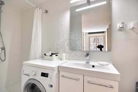 Salle de bain Appartement meublé - 26m²  - 1 chambre - Montmartre / Place des Abbesses - Paris