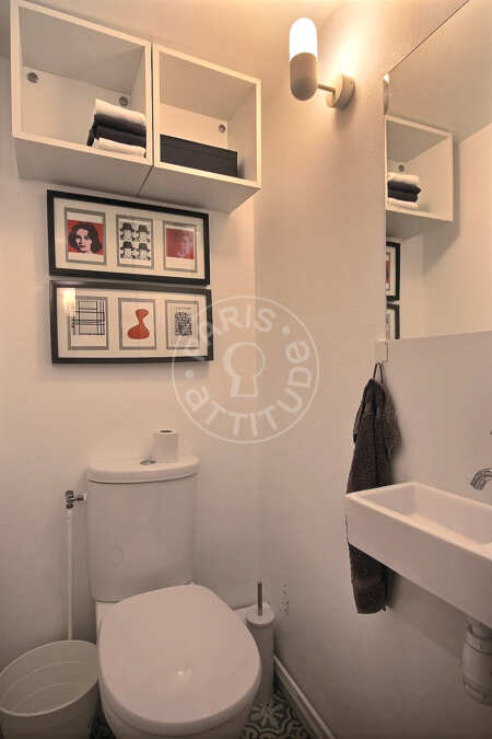 Toilettes Appartement meublé - 26m²  - 1 chambre - Montmartre / Place des Abbesses - Paris