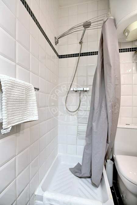 Salle de bain Studio meublé - 15m²  - Strasbourg Saint-Denis - Paris