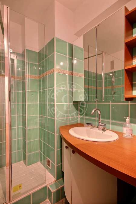 Bathroom Furnished apartment - 93m²  - 2 bedrooms - Issy-les-Moulineaux