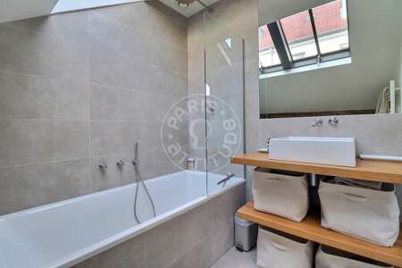 Bathroom Furnished duplex - 49m²  - 1 bedroom - Oberkampf - Paris