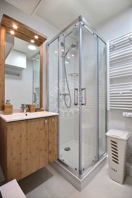 Salle de bain Studio meublé - 15m²  - Les Gobelins - Paris