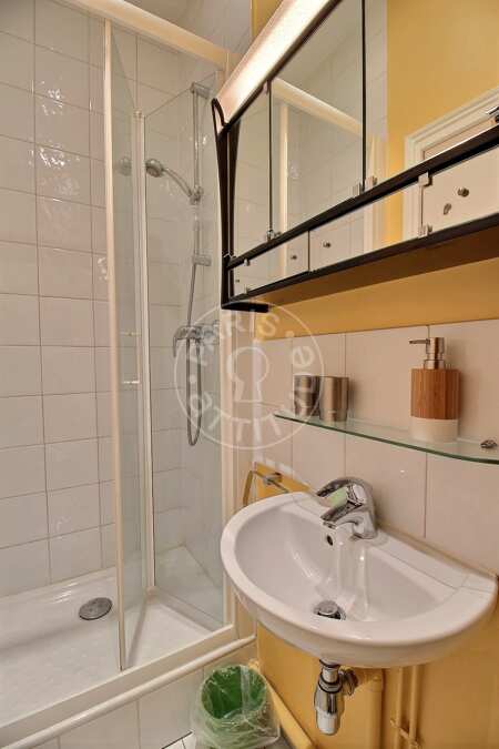 Salle de bain Studio meublé - 17m²  - Gambetta - Paris