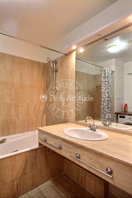 Salle de bain Appartement meublé - 106m²  - 2 chambres - Porte de Saint-Cloud - Paris