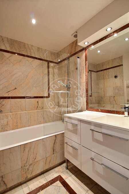 Casa de banho Apartamento mobilado - 72m²  - 2 quartos - Champs-Elysées - Paris